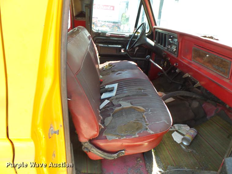 image for item DV9334 1979 Ford F350 Crew Cab utility bed pickup truck