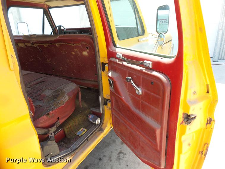 image for item DV9334 1979 Ford F350 Crew Cab utility bed pickup truck