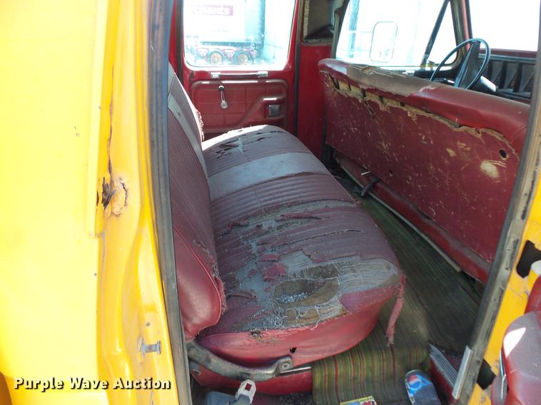 image for item DV9334 1979 Ford F350 Crew Cab utility bed pickup truck
