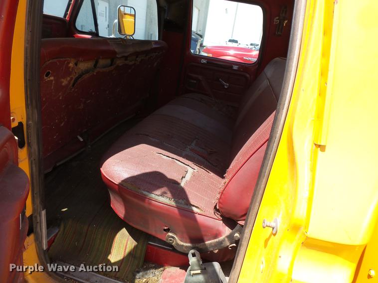 image for item DV9334 1979 Ford F350 Crew Cab utility bed pickup truck