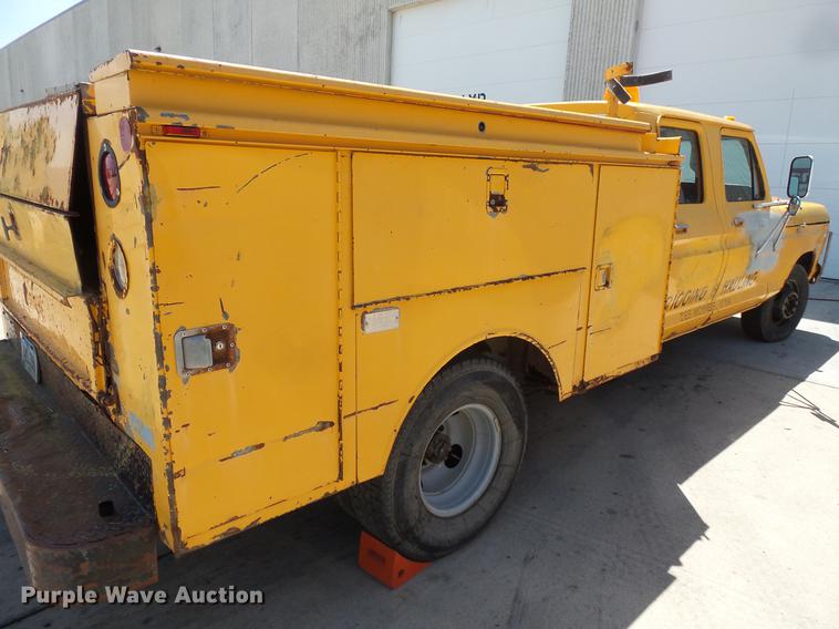 image for item DV9334 1979 Ford F350 Crew Cab utility bed pickup truck