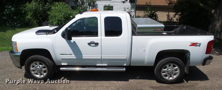 image for item DZ9368 2013 Chevrolet Silverado 2500 HD Ext. Cab pickup truck