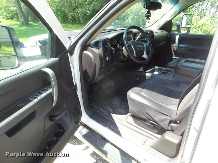 image for item DZ9368 2013 Chevrolet Silverado 2500 HD Ext. Cab pickup truck
