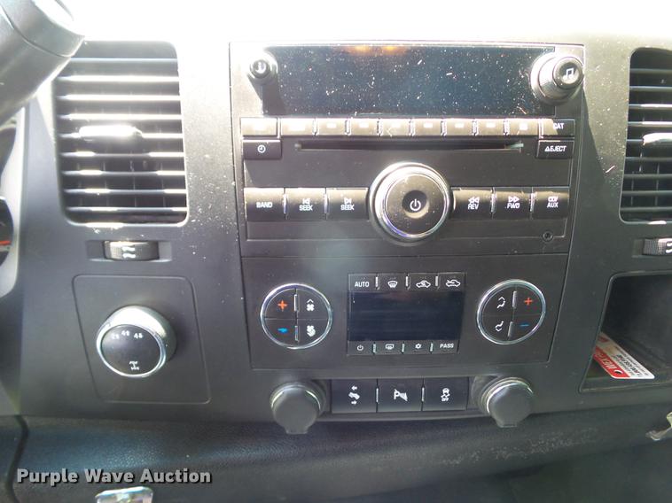 image for item DZ9368 2013 Chevrolet Silverado 2500 HD Ext. Cab pickup truck