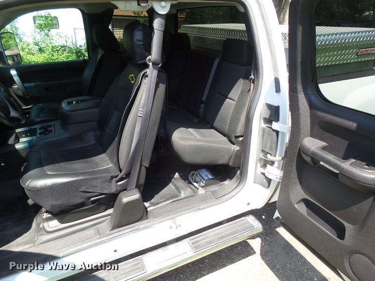 image for item DZ9368 2013 Chevrolet Silverado 2500 HD Ext. Cab pickup truck