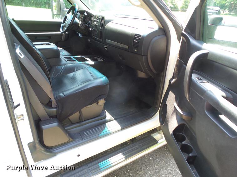 image for item DZ9368 2013 Chevrolet Silverado 2500 HD Ext. Cab pickup truck