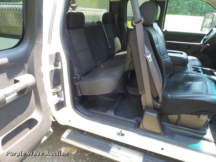 image for item DZ9368 2013 Chevrolet Silverado 2500 HD Ext. Cab pickup truck