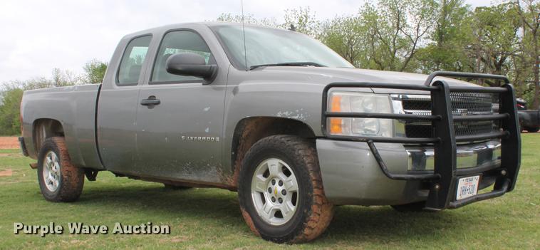 image for item DZ9921 2008 Chevrolet Silverado 1500 Ext. Cab pickup truck