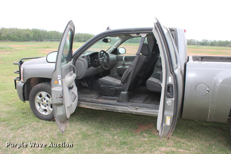 image for item DZ9921 2008 Chevrolet Silverado 1500 Ext. Cab pickup truck