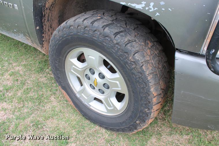 image for item DZ9921 2008 Chevrolet Silverado 1500 Ext. Cab pickup truck