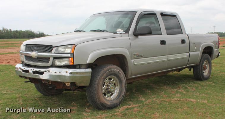 image for item DZ9922 2004 Chevrolet Silverado 2500HD Crew Cab pickup truck