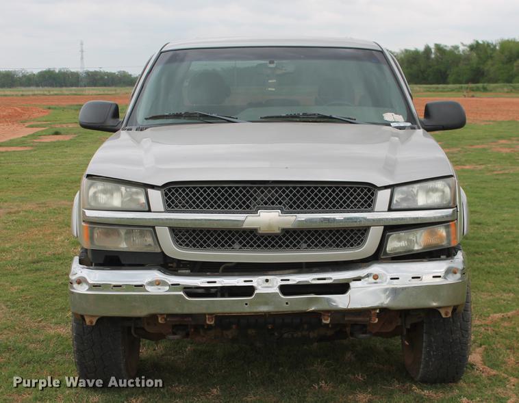 image for item DZ9922 2004 Chevrolet Silverado 2500HD Crew Cab pickup truck