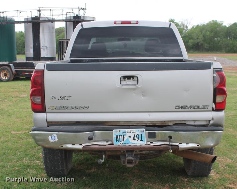 image for item DZ9922 2004 Chevrolet Silverado 2500HD Crew Cab pickup truck