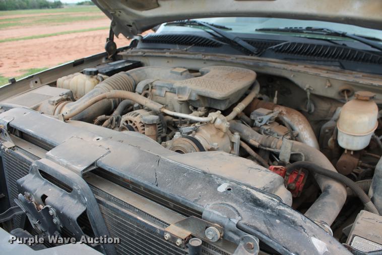 image for item DZ9922 2004 Chevrolet Silverado 2500HD Crew Cab pickup truck