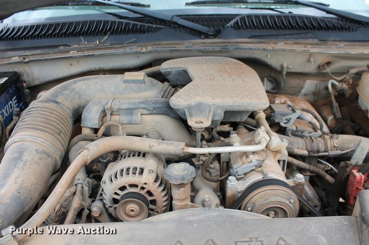 image for item DZ9922 2004 Chevrolet Silverado 2500HD Crew Cab pickup truck