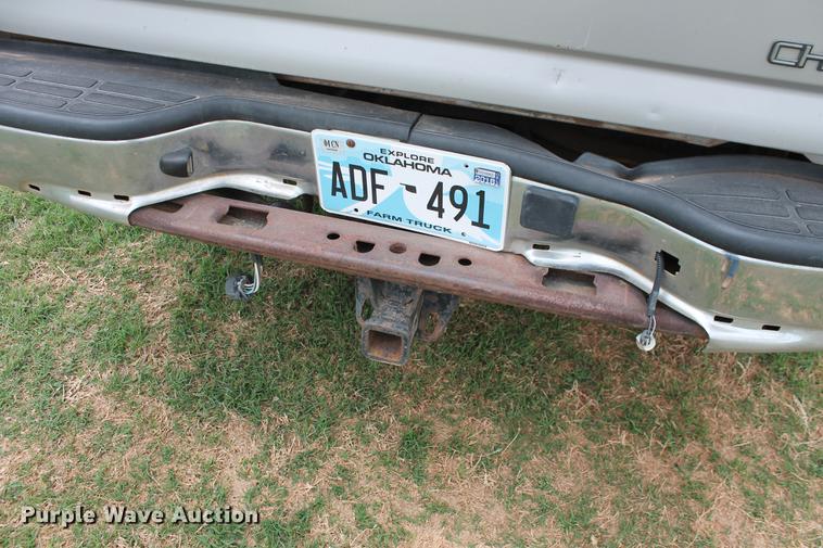 image for item DZ9922 2004 Chevrolet Silverado 2500HD Crew Cab pickup truck