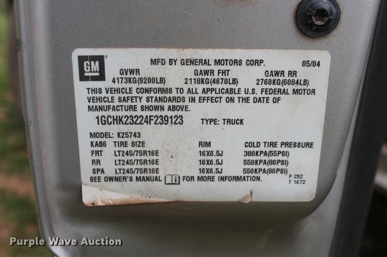 image for item DZ9922 2004 Chevrolet Silverado 2500HD Crew Cab pickup truck