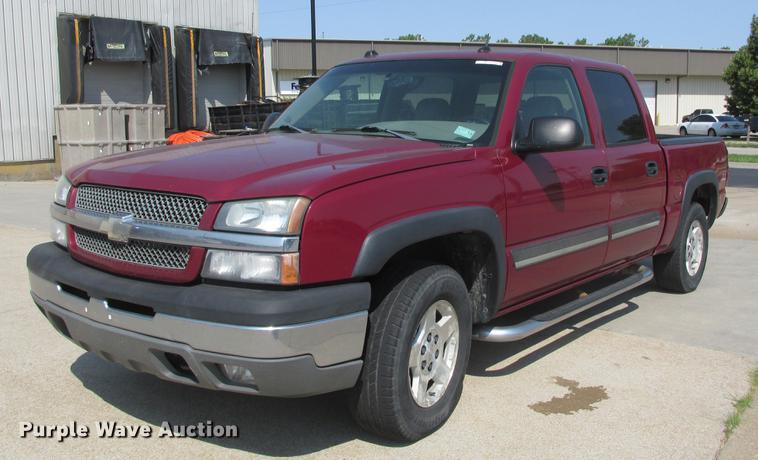 image for item EH9760 2005 Chevrolet Silverado 1500 Z71 Crew Cab pickup truck