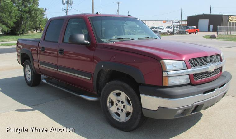 image for item EH9760 2005 Chevrolet Silverado 1500 Z71 Crew Cab pickup truck