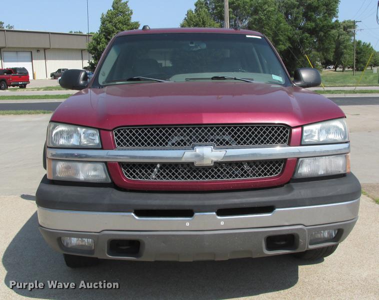 image for item EH9760 2005 Chevrolet Silverado 1500 Z71 Crew Cab pickup truck