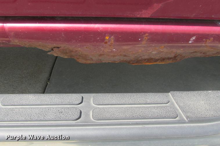 image for item EH9760 2005 Chevrolet Silverado 1500 Z71 Crew Cab pickup truck