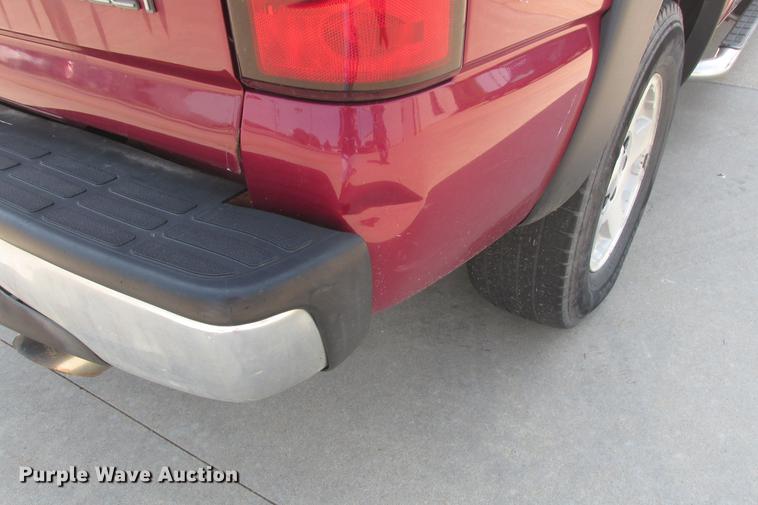 image for item EH9760 2005 Chevrolet Silverado 1500 Z71 Crew Cab pickup truck