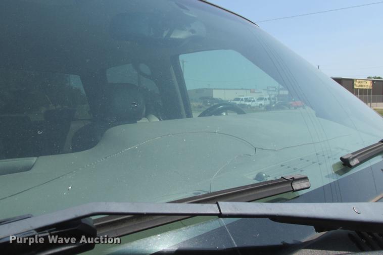 image for item EH9760 2005 Chevrolet Silverado 1500 Z71 Crew Cab pickup truck