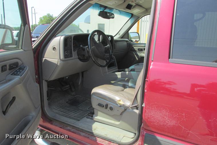 image for item EH9760 2005 Chevrolet Silverado 1500 Z71 Crew Cab pickup truck