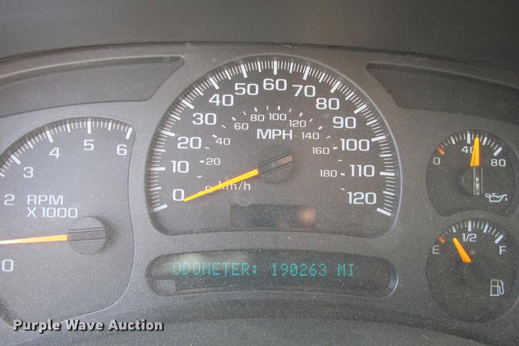 image for item EH9760 2005 Chevrolet Silverado 1500 Z71 Crew Cab pickup truck