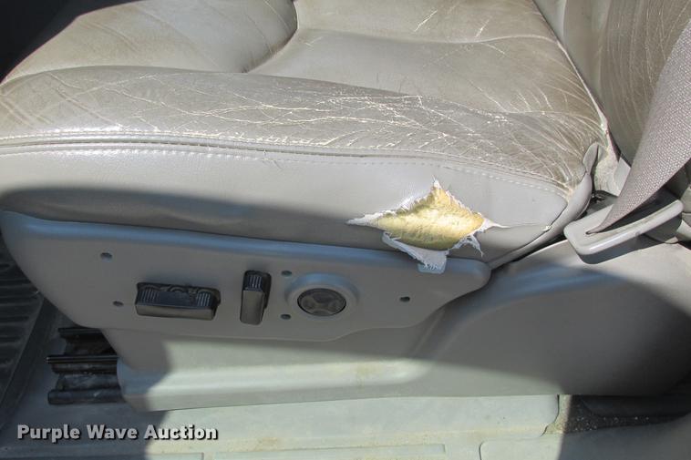 image for item EH9760 2005 Chevrolet Silverado 1500 Z71 Crew Cab pickup truck