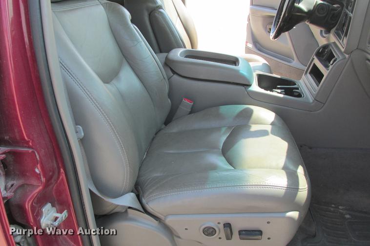 image for item EH9760 2005 Chevrolet Silverado 1500 Z71 Crew Cab pickup truck