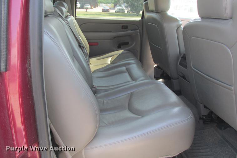 image for item EH9760 2005 Chevrolet Silverado 1500 Z71 Crew Cab pickup truck