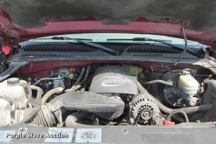 image for item EH9760 2005 Chevrolet Silverado 1500 Z71 Crew Cab pickup truck