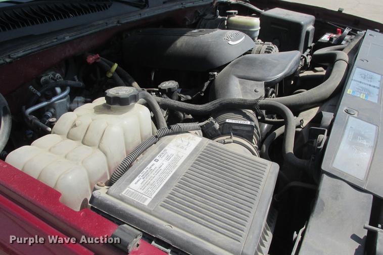 image for item EH9760 2005 Chevrolet Silverado 1500 Z71 Crew Cab pickup truck