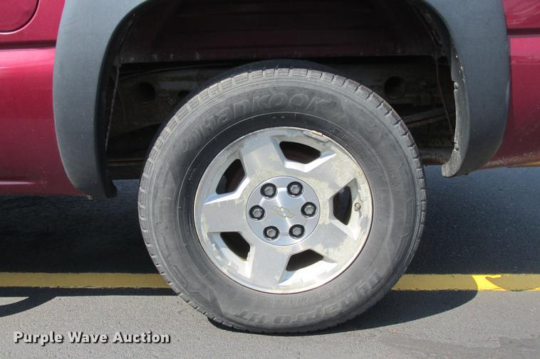 image for item EH9760 2005 Chevrolet Silverado 1500 Z71 Crew Cab pickup truck