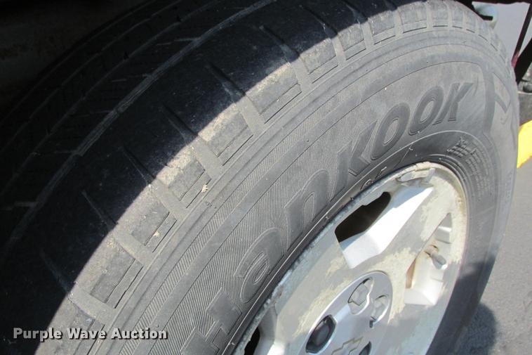 image for item EH9760 2005 Chevrolet Silverado 1500 Z71 Crew Cab pickup truck