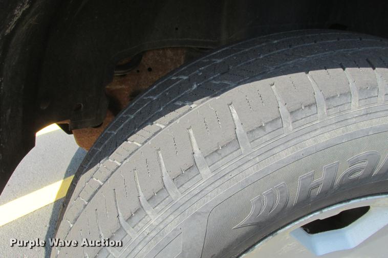 image for item EH9760 2005 Chevrolet Silverado 1500 Z71 Crew Cab pickup truck