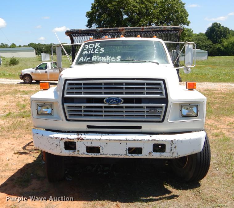 image for item EI9207 1991 Ford F800 flatbed truck with crane