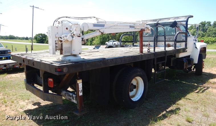 image for item EI9207 1991 Ford F800 flatbed truck with crane