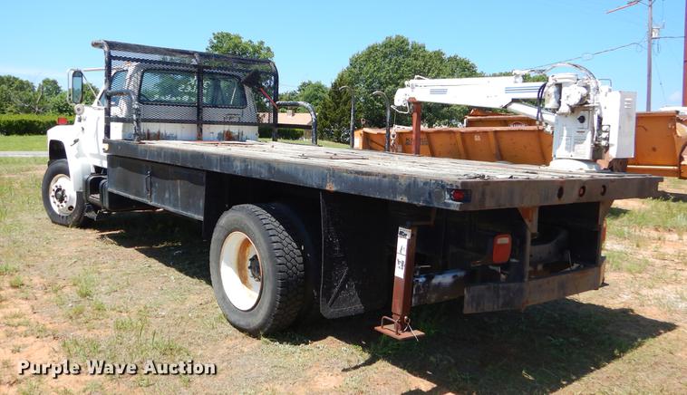 image for item EI9207 1991 Ford F800 flatbed truck with crane