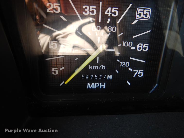 image for item EI9207 1991 Ford F800 flatbed truck with crane