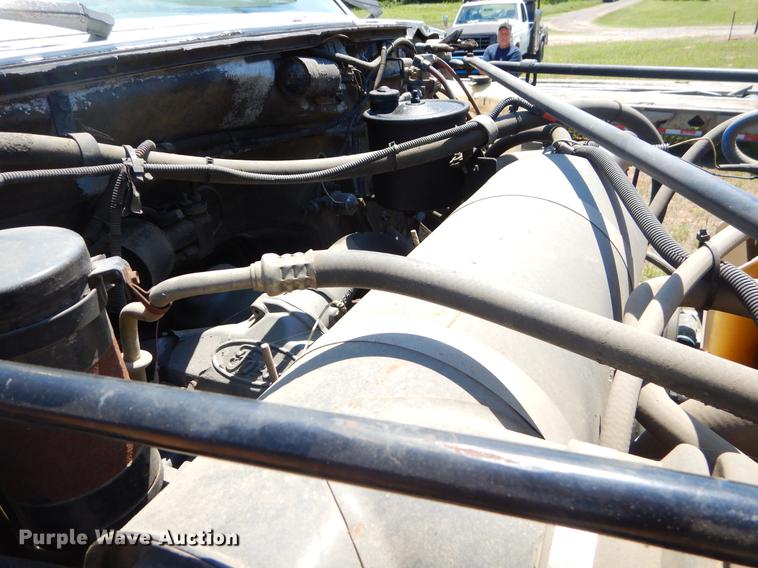 image for item EI9207 1991 Ford F800 flatbed truck with crane