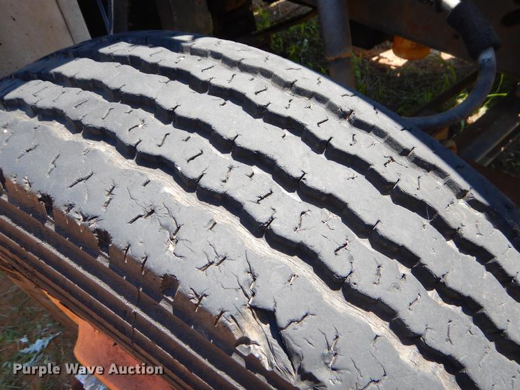 image for item EI9207 1991 Ford F800 flatbed truck with crane