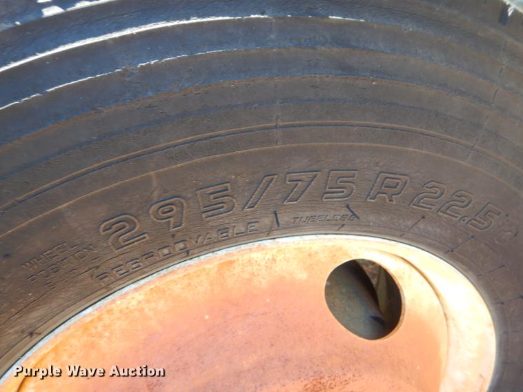 image for item EI9207 1991 Ford F800 flatbed truck with crane