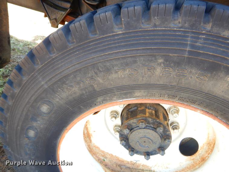 image for item EI9207 1991 Ford F800 flatbed truck with crane