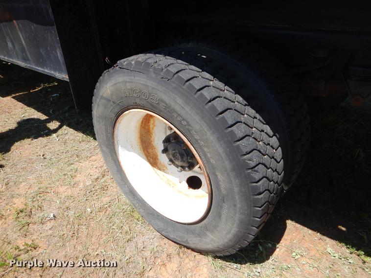 image for item EI9207 1991 Ford F800 flatbed truck with crane