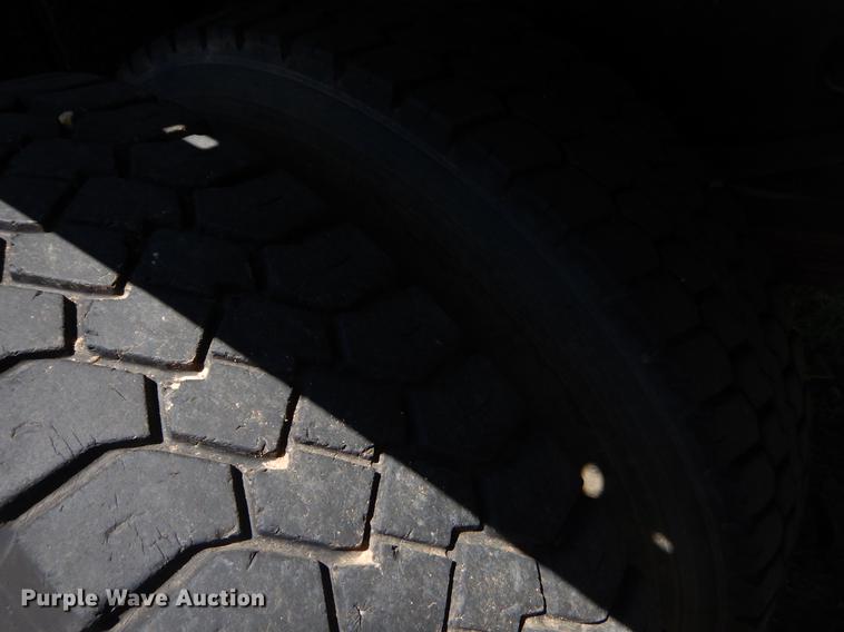 image for item EI9207 1991 Ford F800 flatbed truck with crane