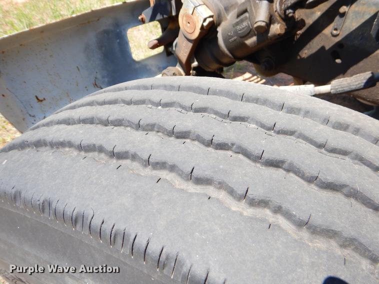 image for item EI9207 1991 Ford F800 flatbed truck with crane