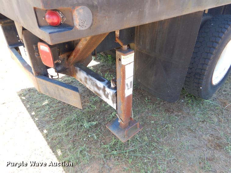 image for item EI9207 1991 Ford F800 flatbed truck with crane