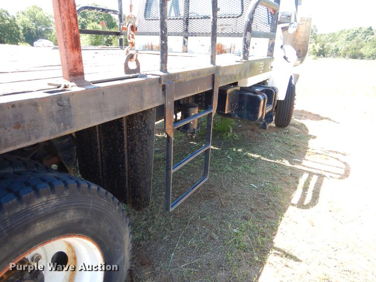 image for item EI9207 1991 Ford F800 flatbed truck with crane